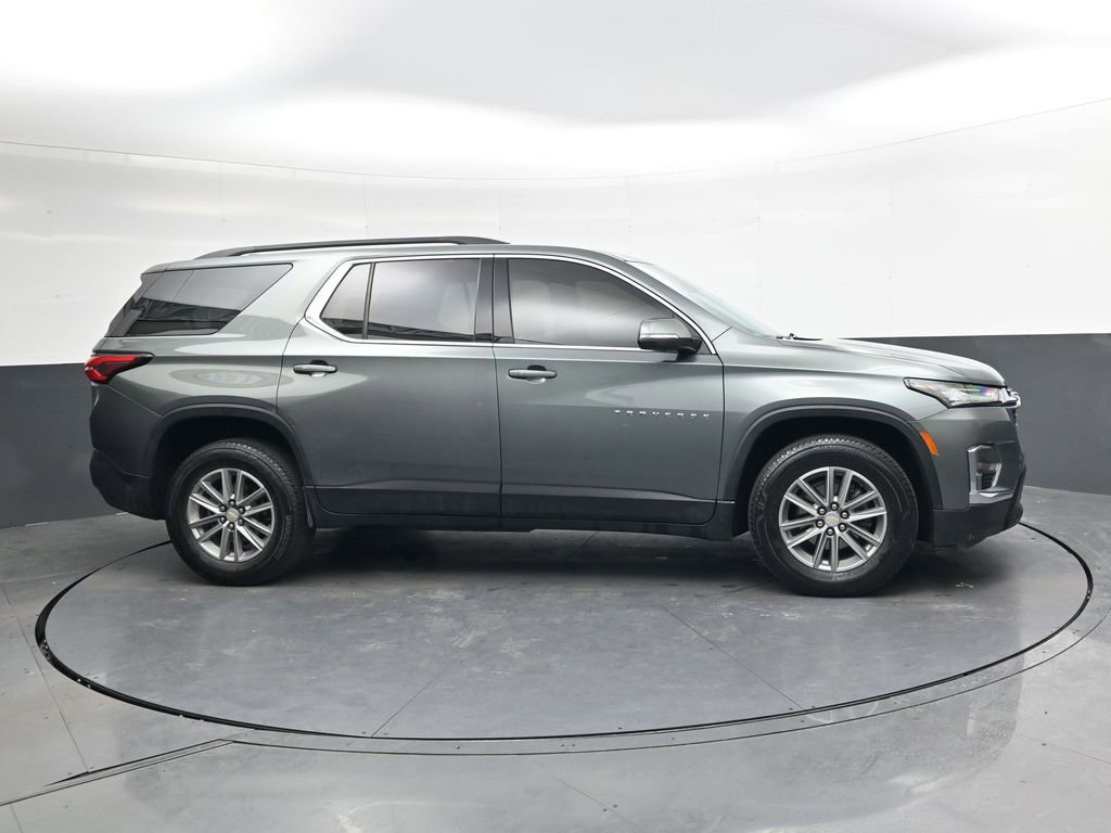 Used 2022 Chevrolet Traverse LT image 3