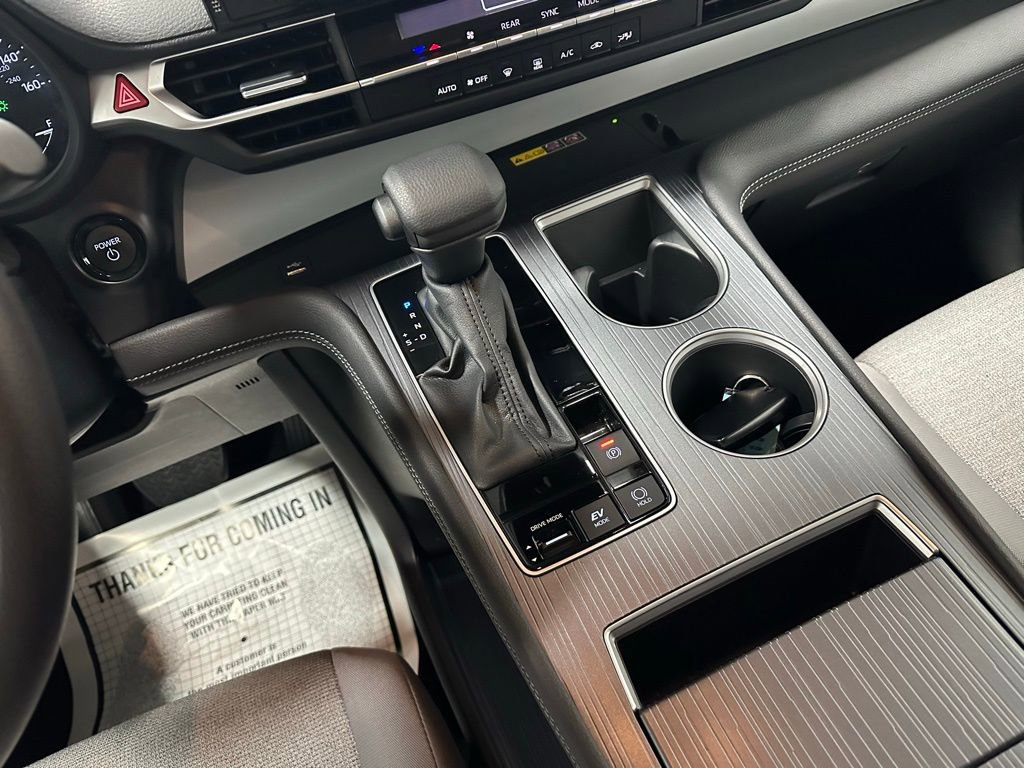 Used 2025 Toyota Sienna LE image 41