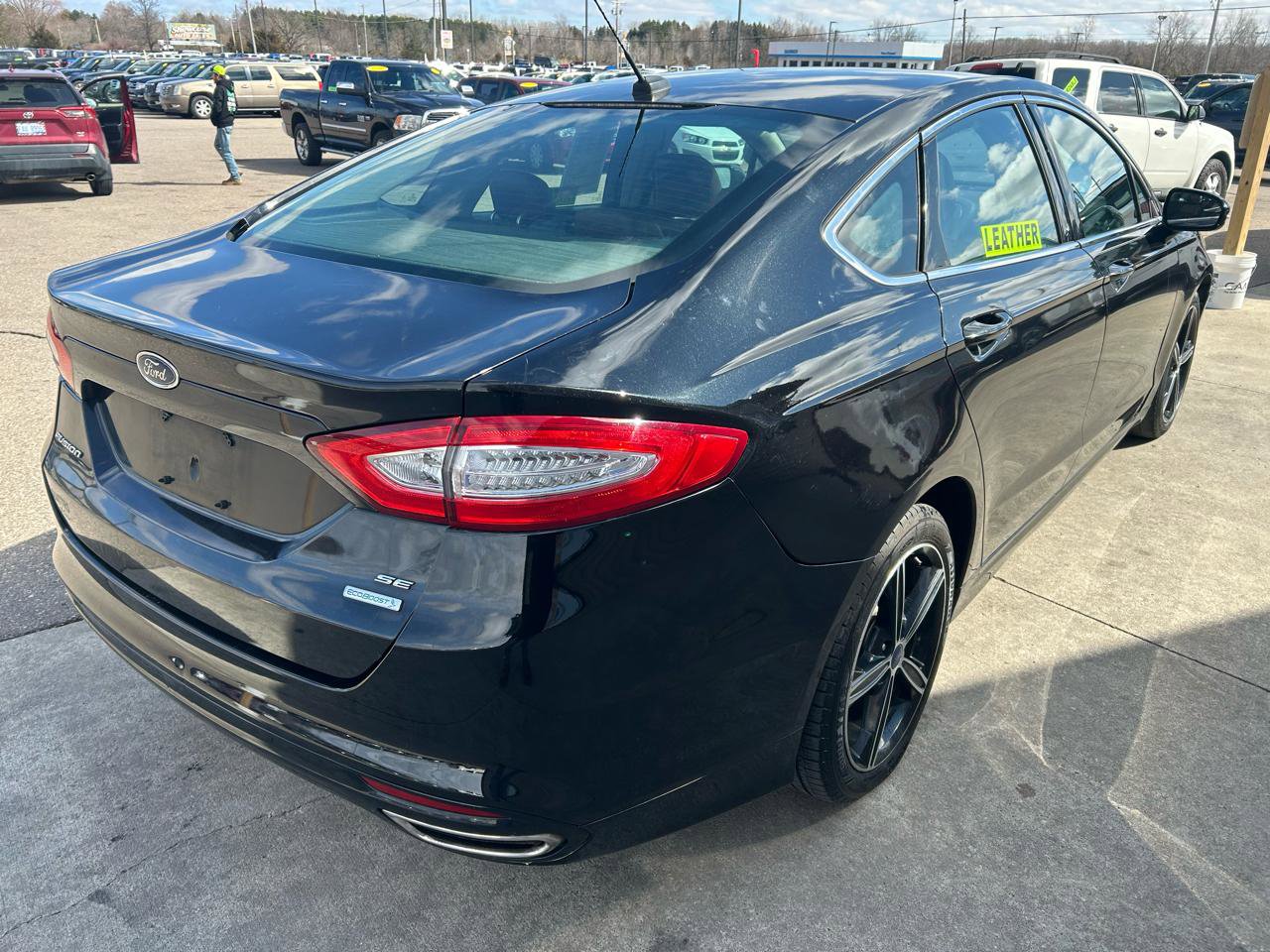 Used 2015 Ford Fusion SE w/ Equipment Group 202A image 5