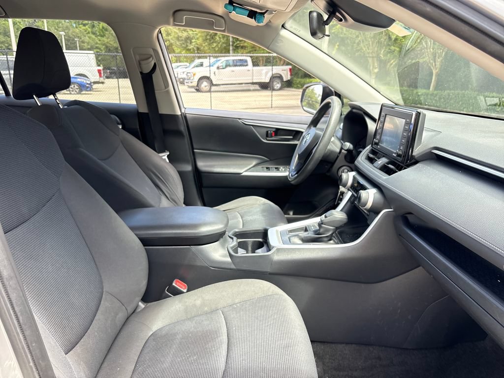Used 2020 Toyota RAV4 LE FWD image 27