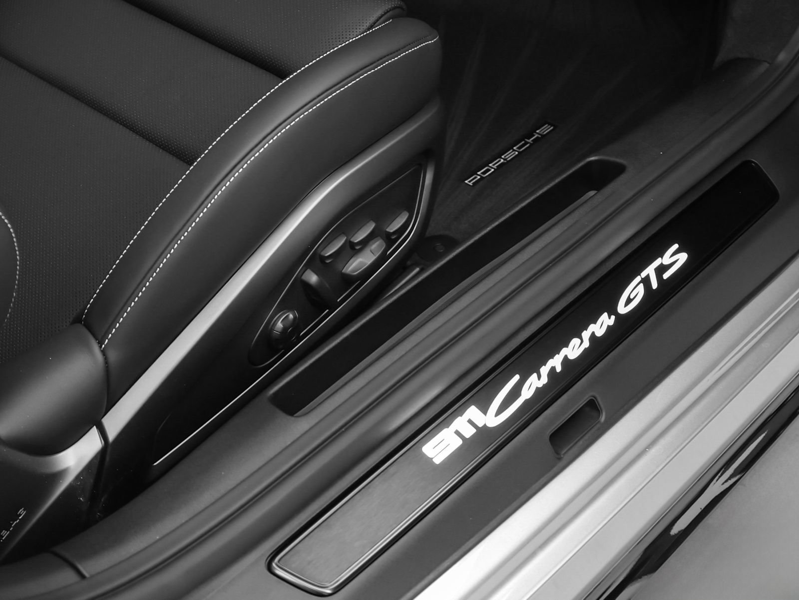 Certified 2025 Porsche 911 Carrera GTS RWD image 26