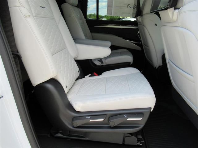 New 2026 Cadillac Escalade ESV Platinum Sport AWD/4WD image 38