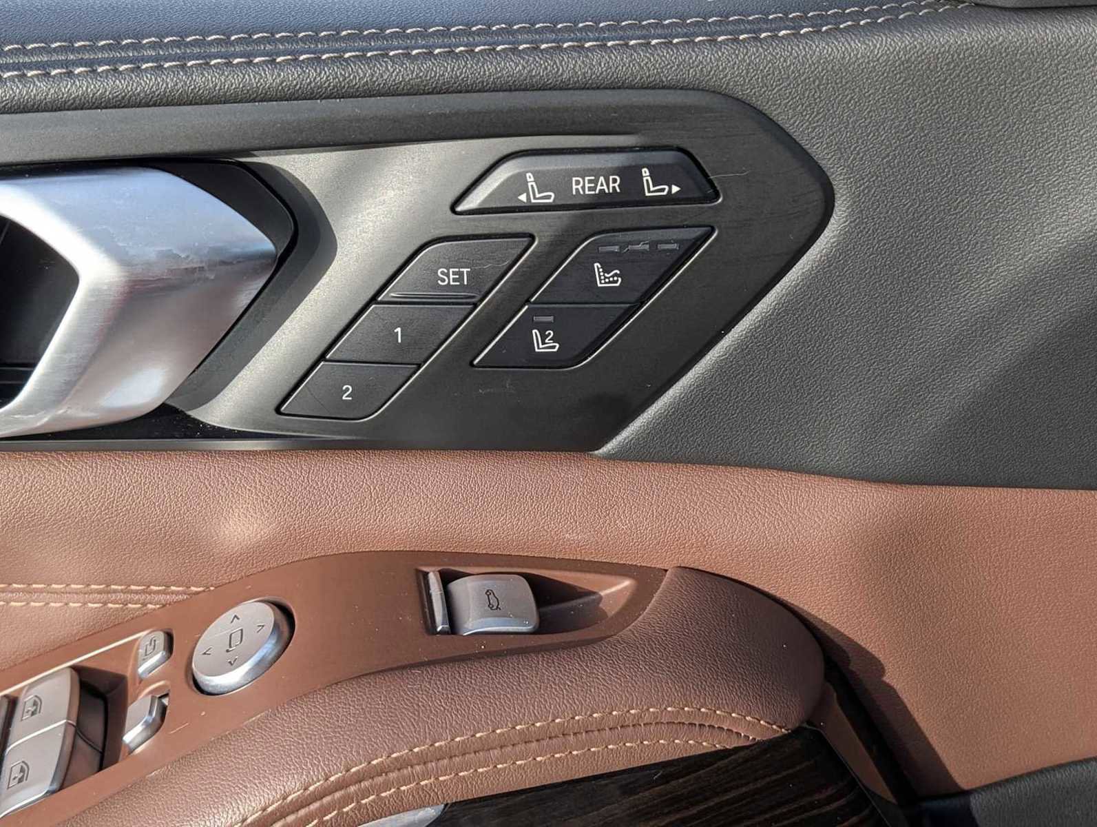 Used 2024 BMW X7 M60i w/ Executive Package image 25