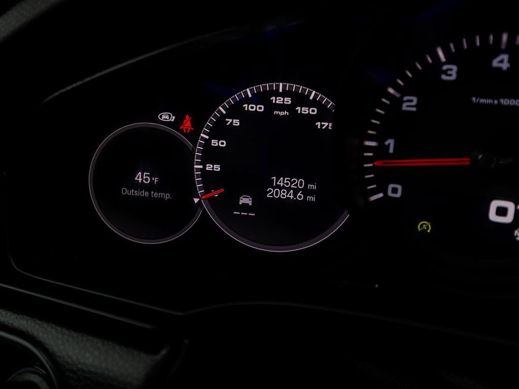 Used 2023 Porsche Cayenne Platinum Edition image 18