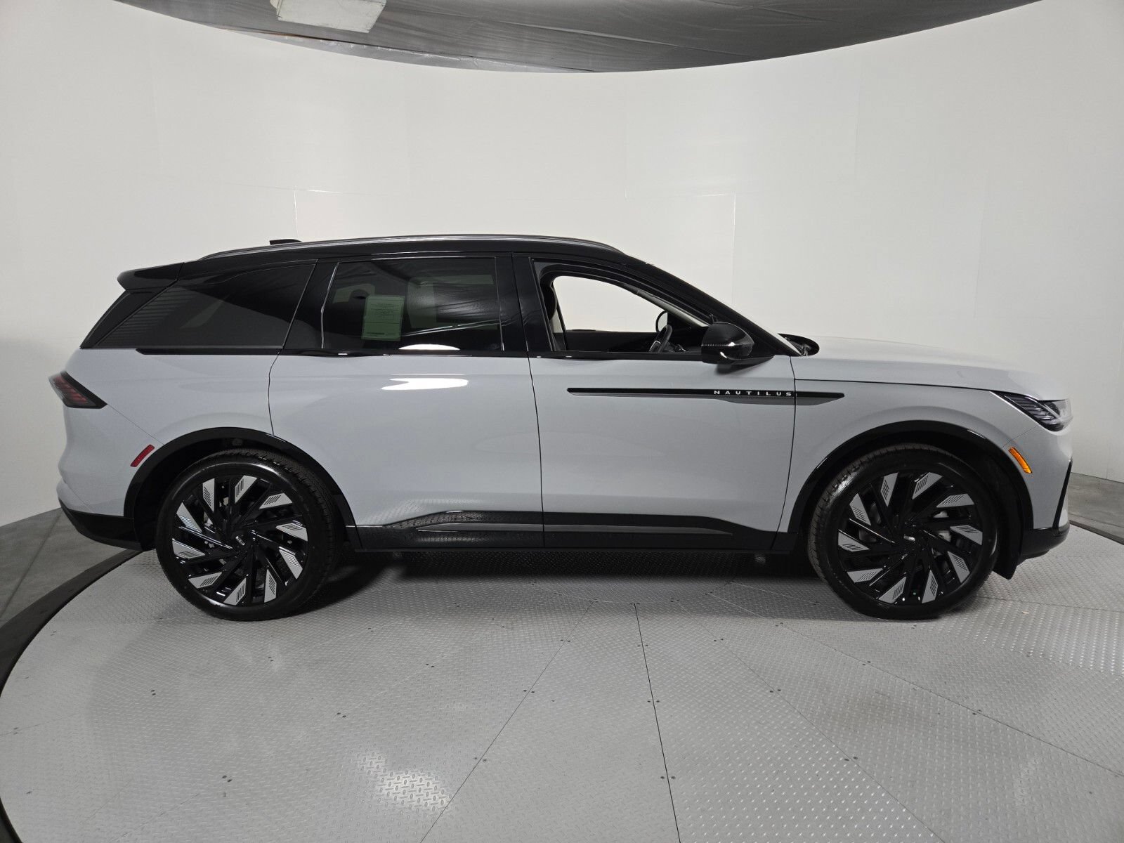 New 2026 Lincoln Nautilus Reserve w/ Jet Appearance Package AWD/4WD image 3