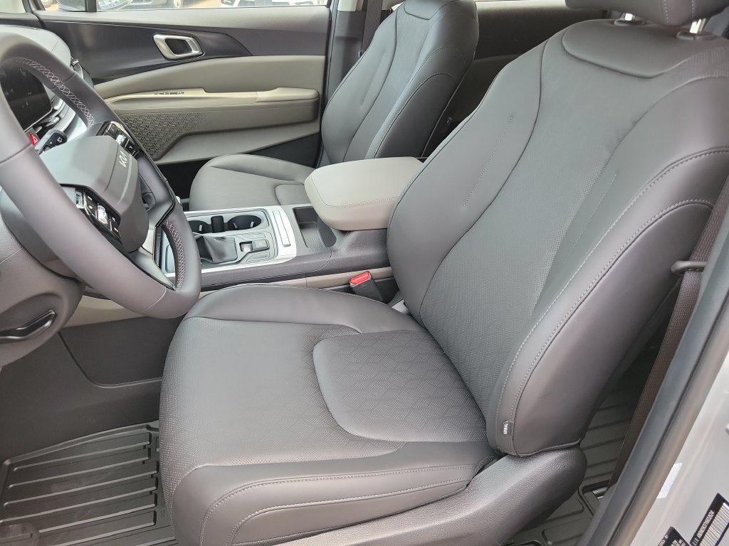 New 2027 Kia Carnival FWD image 10