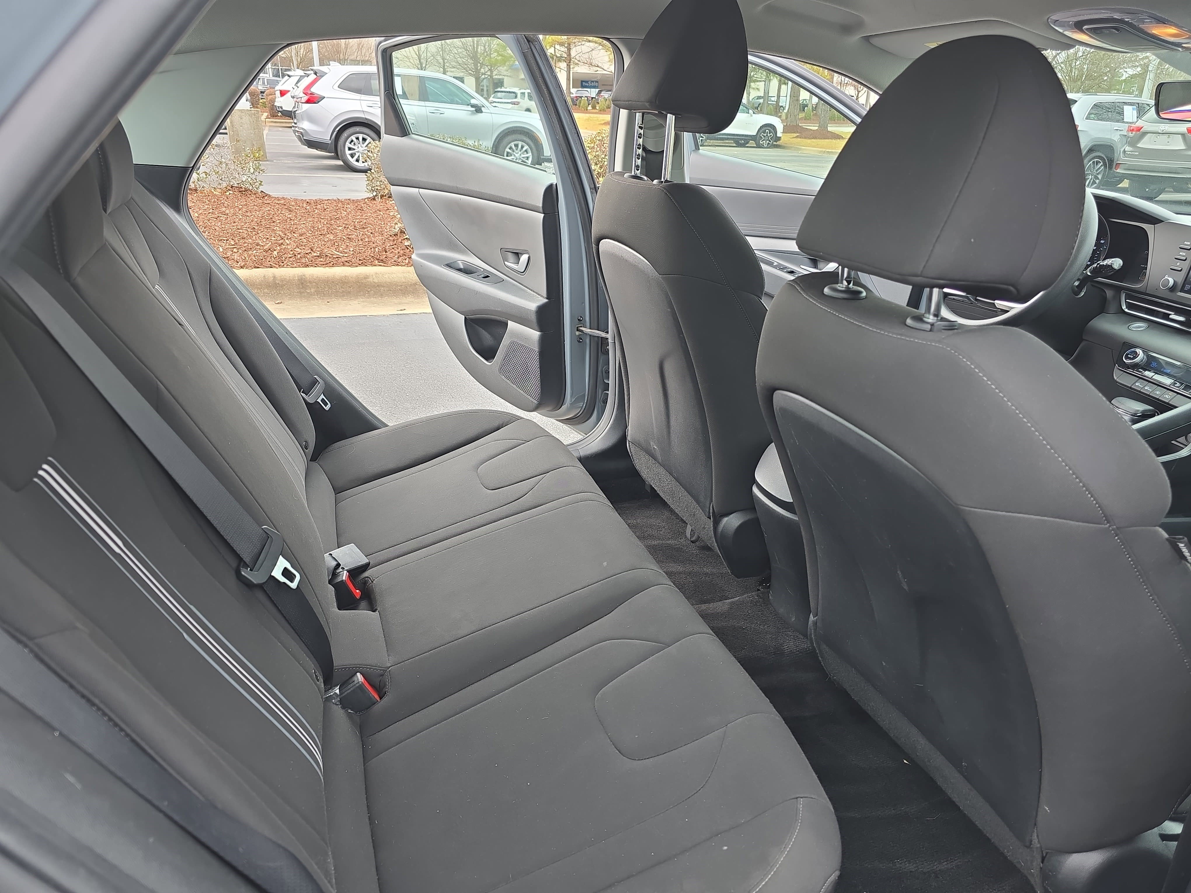 Used 2022 Hyundai Elantra SEL image 10