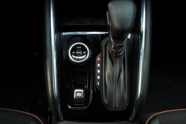 Used 2024 GMC Canyon AT4 w/ Technology Package image 22