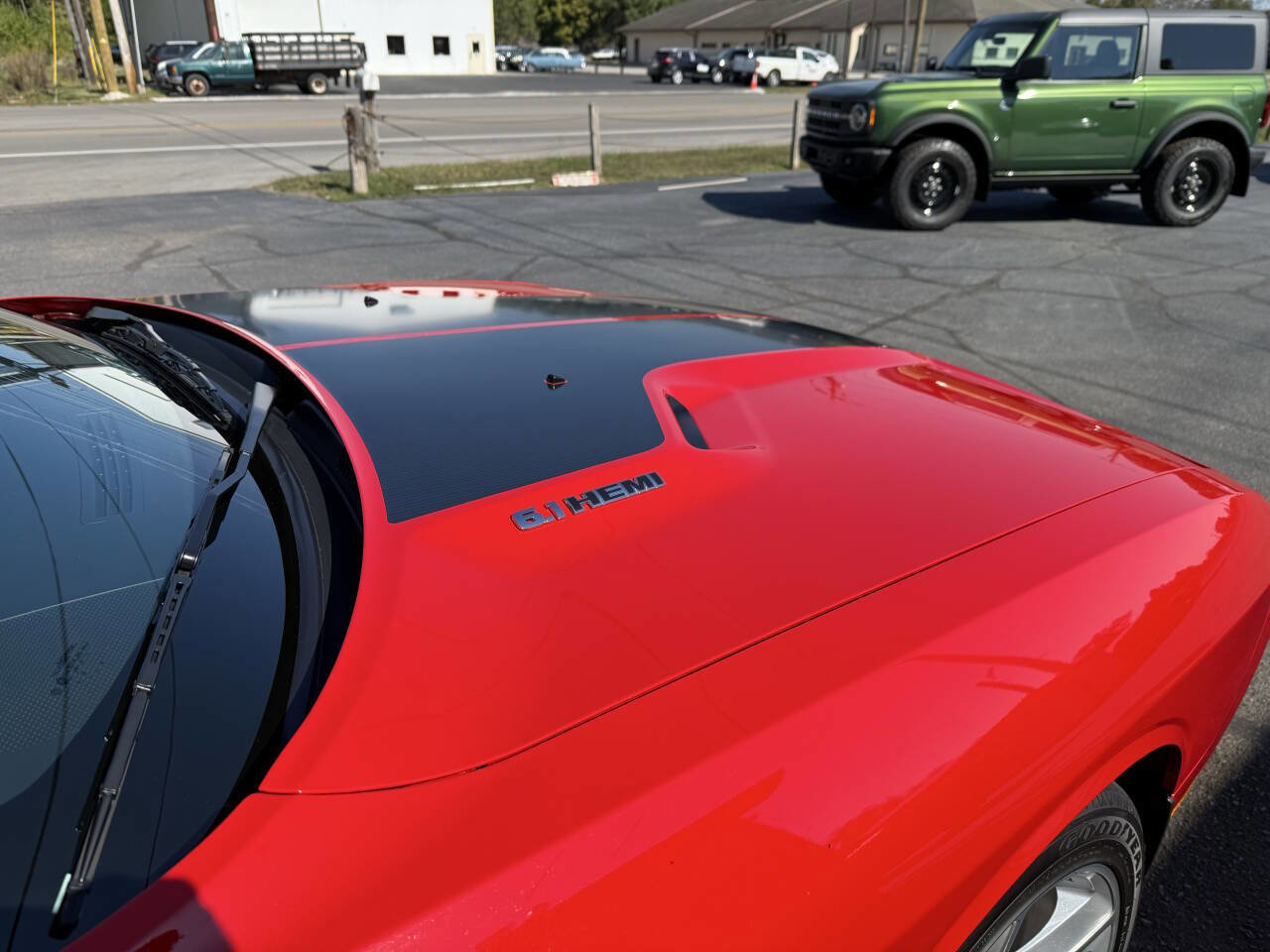 Used 2009 Dodge Challenger SRT8 w/ SRT Option Group II RWD image 22