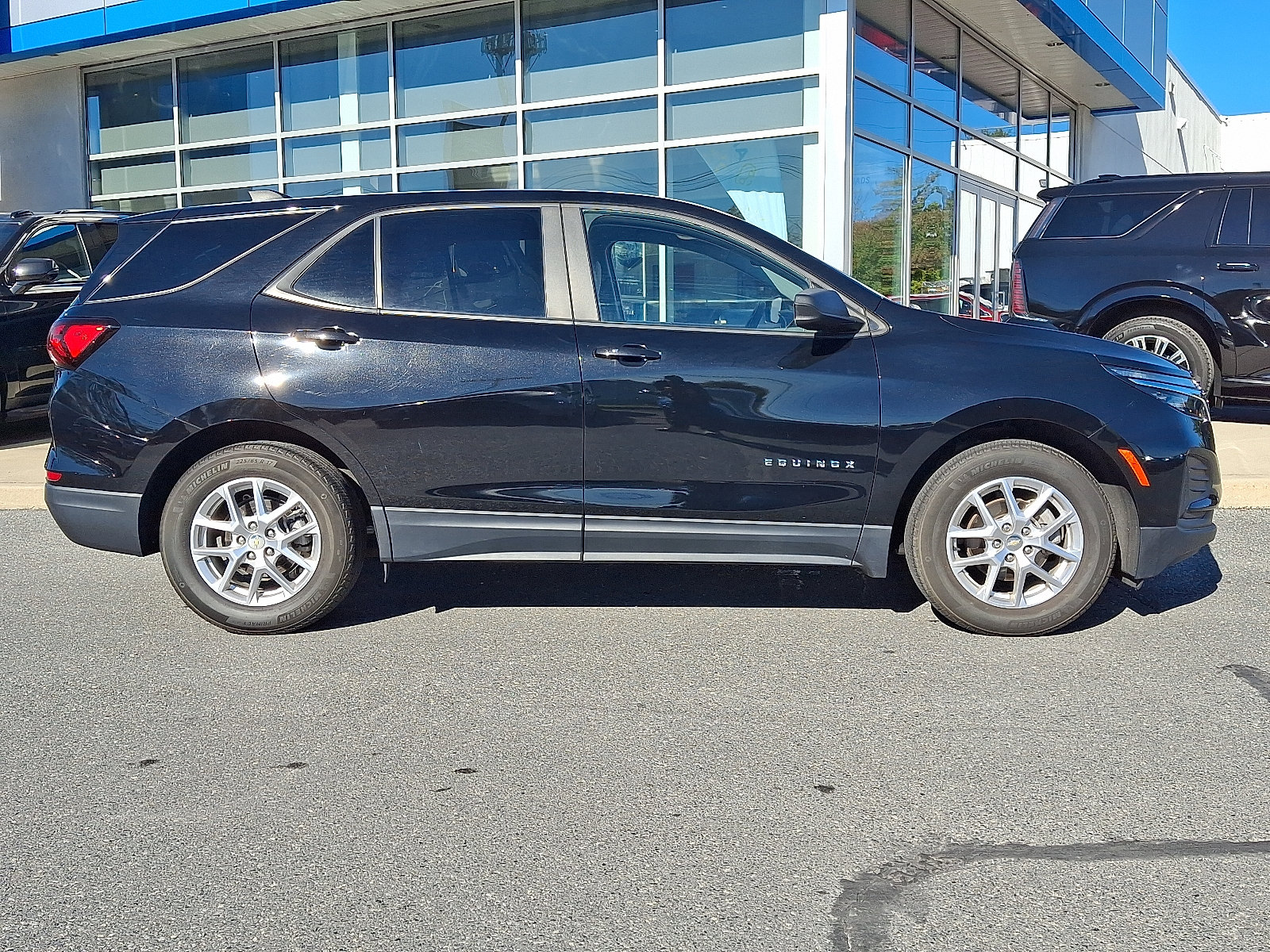 Used 2023 Chevrolet Equinox LS w/ LS Convenience Package FWD image 8