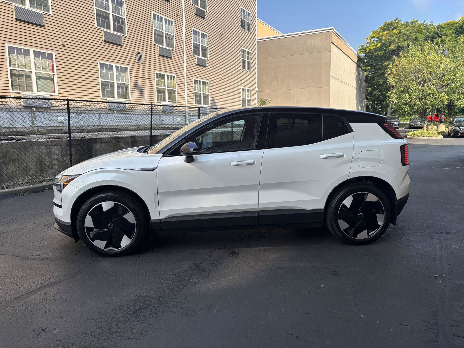 Used 2025 Volvo EX30 Plus w/ Climate Package AWD/4WD image 3