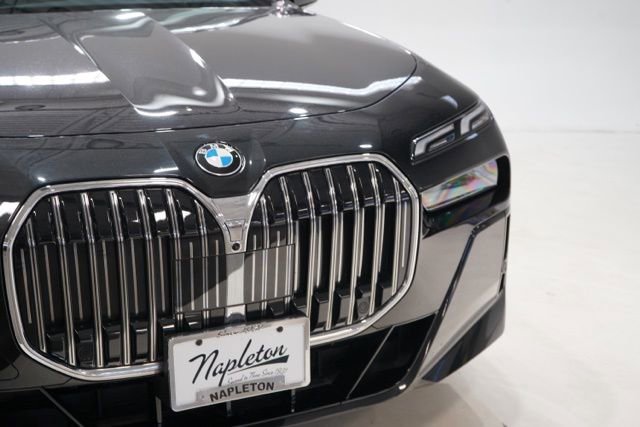 Used 2025 BMW 740i xDrive image 9