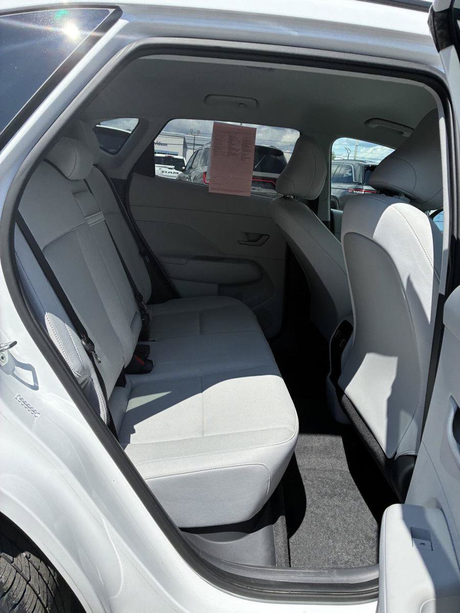 Used 2024 Hyundai Kona SEL w/ Convenience Package FWD image 11