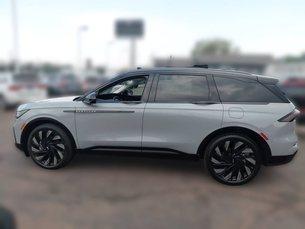 New 2026 Lincoln Nautilus Reserve w/ Jet Appearance Package AWD/4WD image 4