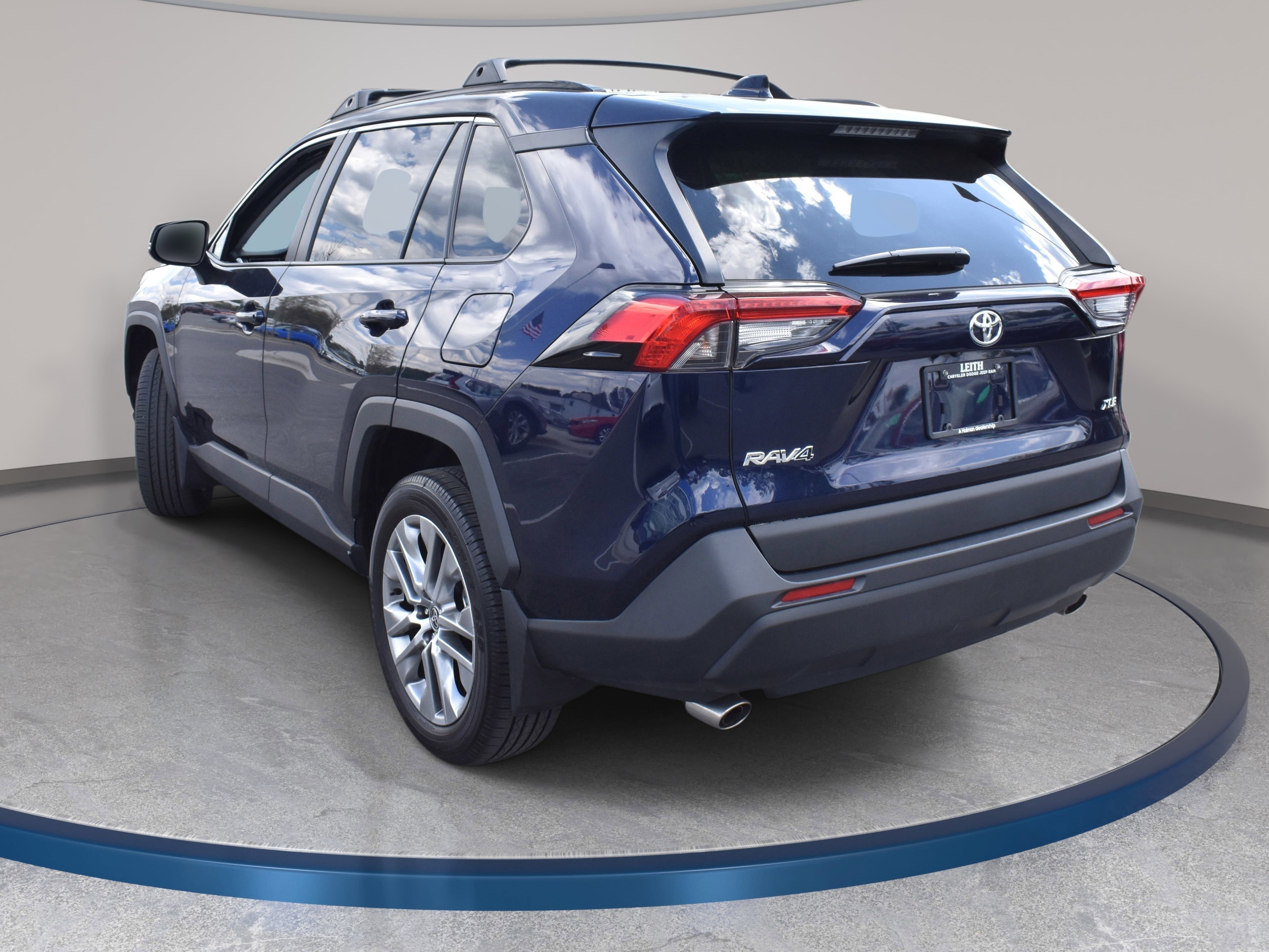 Used 2025 Toyota RAV4 XLE Premium FWD image 8