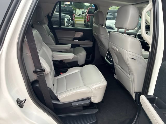 Used 2025 Ford Expedition Active AWD/4WD image 57