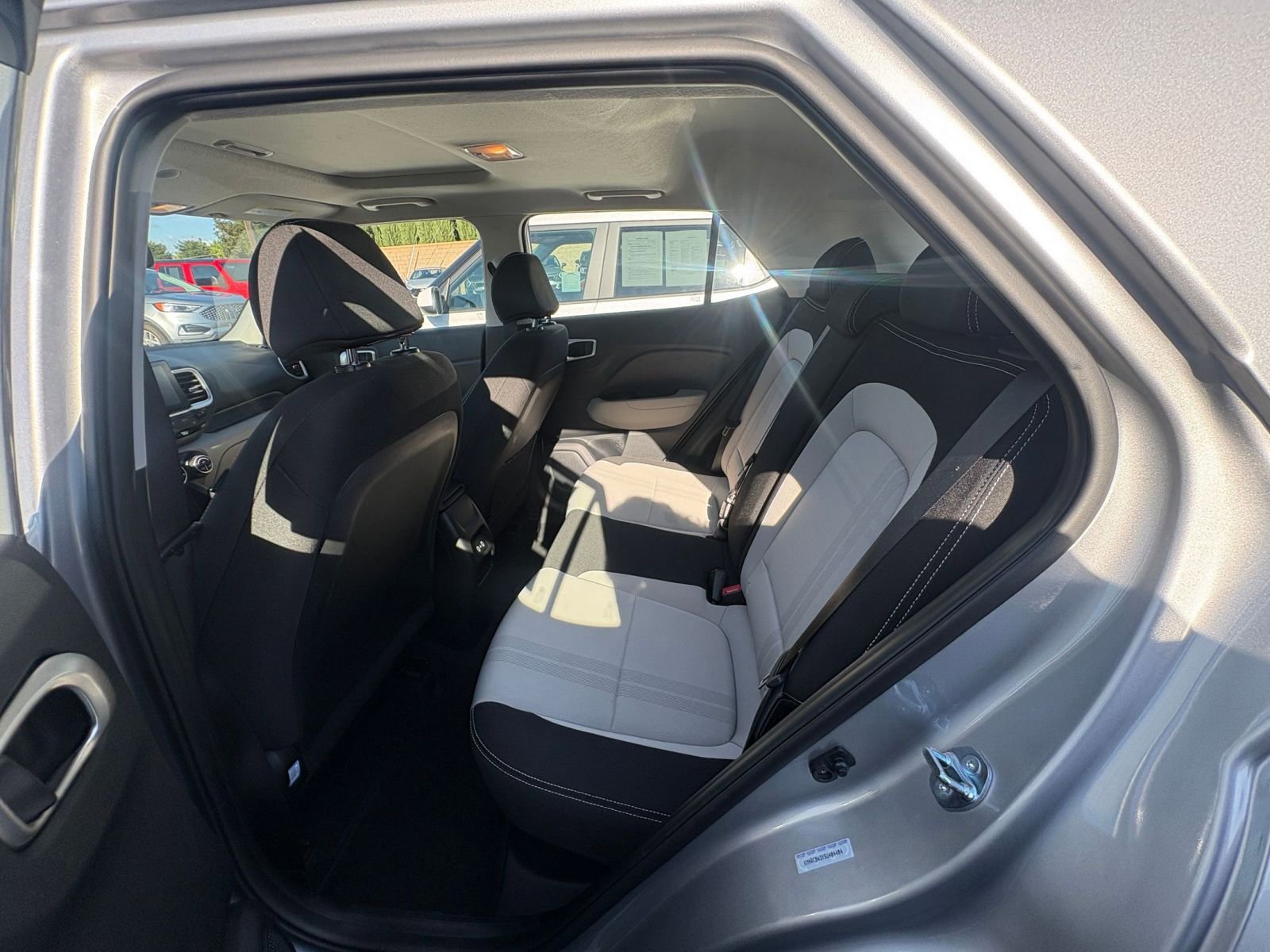 Used 2025 Hyundai Venue SEL image 25