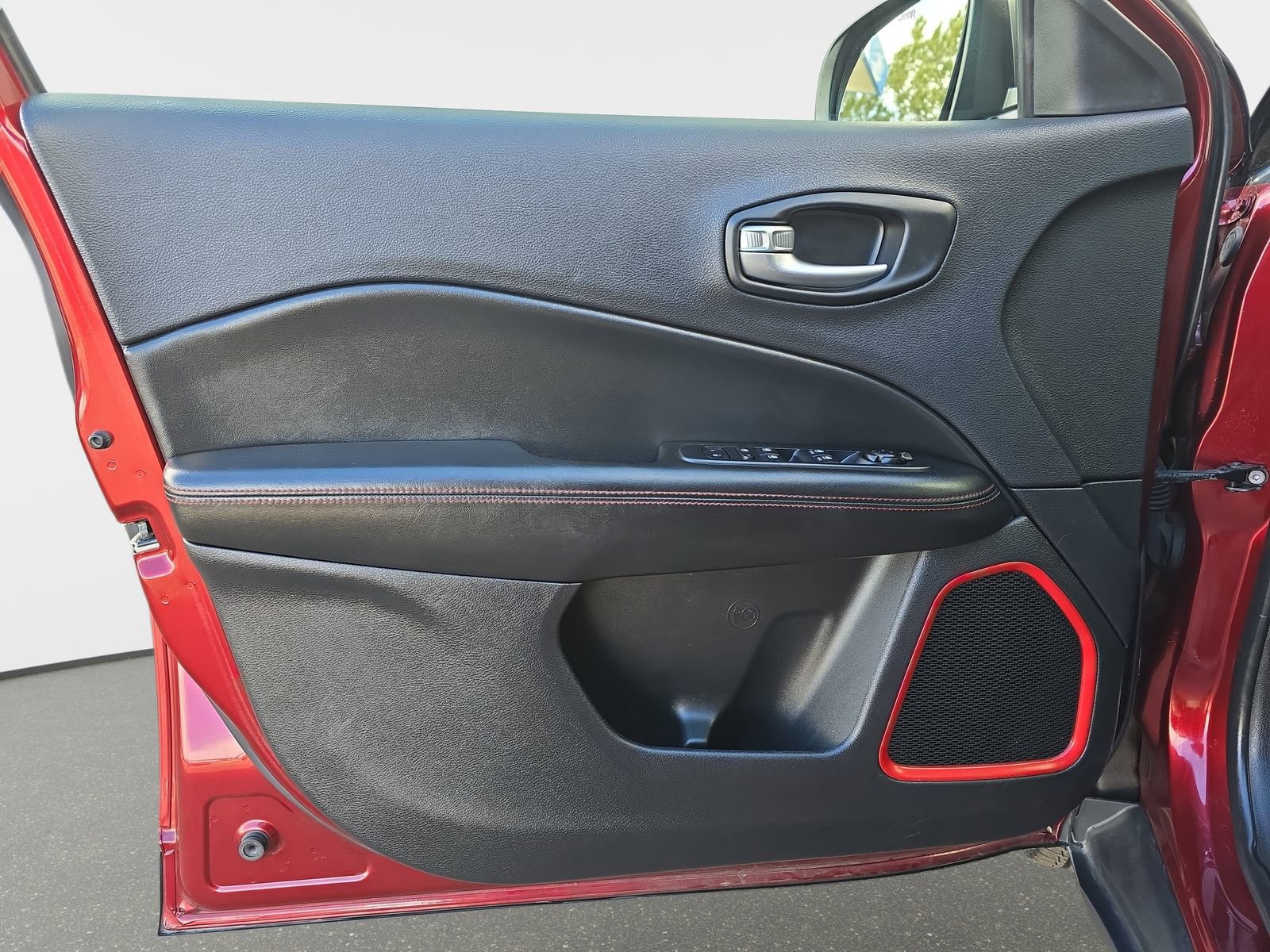 Used 2021 Jeep Compass Trailhawk w/ Convenience Group image 28