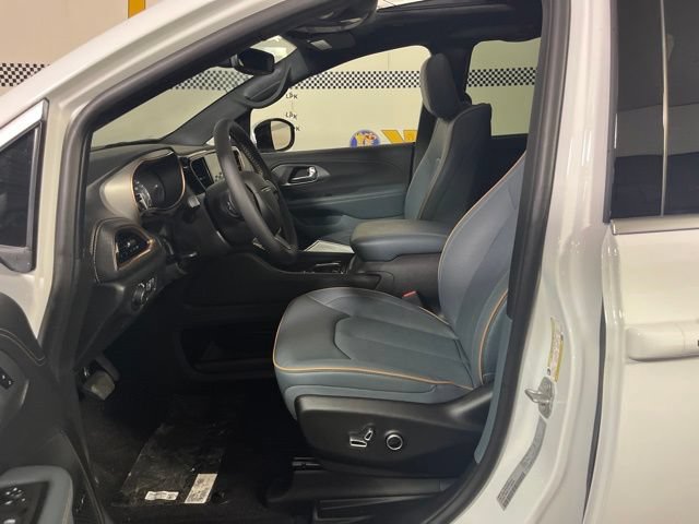 New 2027 Chrysler Pacifica Pinnacle AWD/4WD image 12