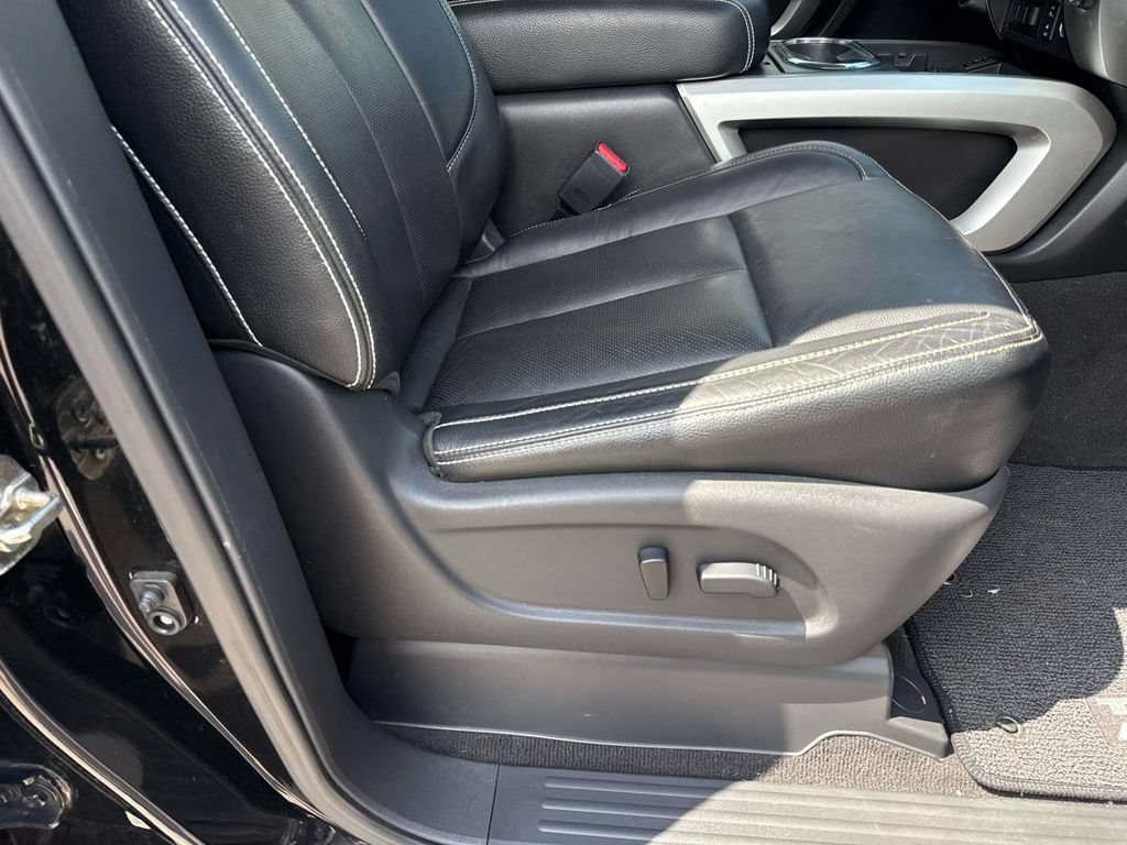 Used 2016 Nissan Titan PRO-4X w/ Pro-4x Convenience Package AWD/4WD image 12