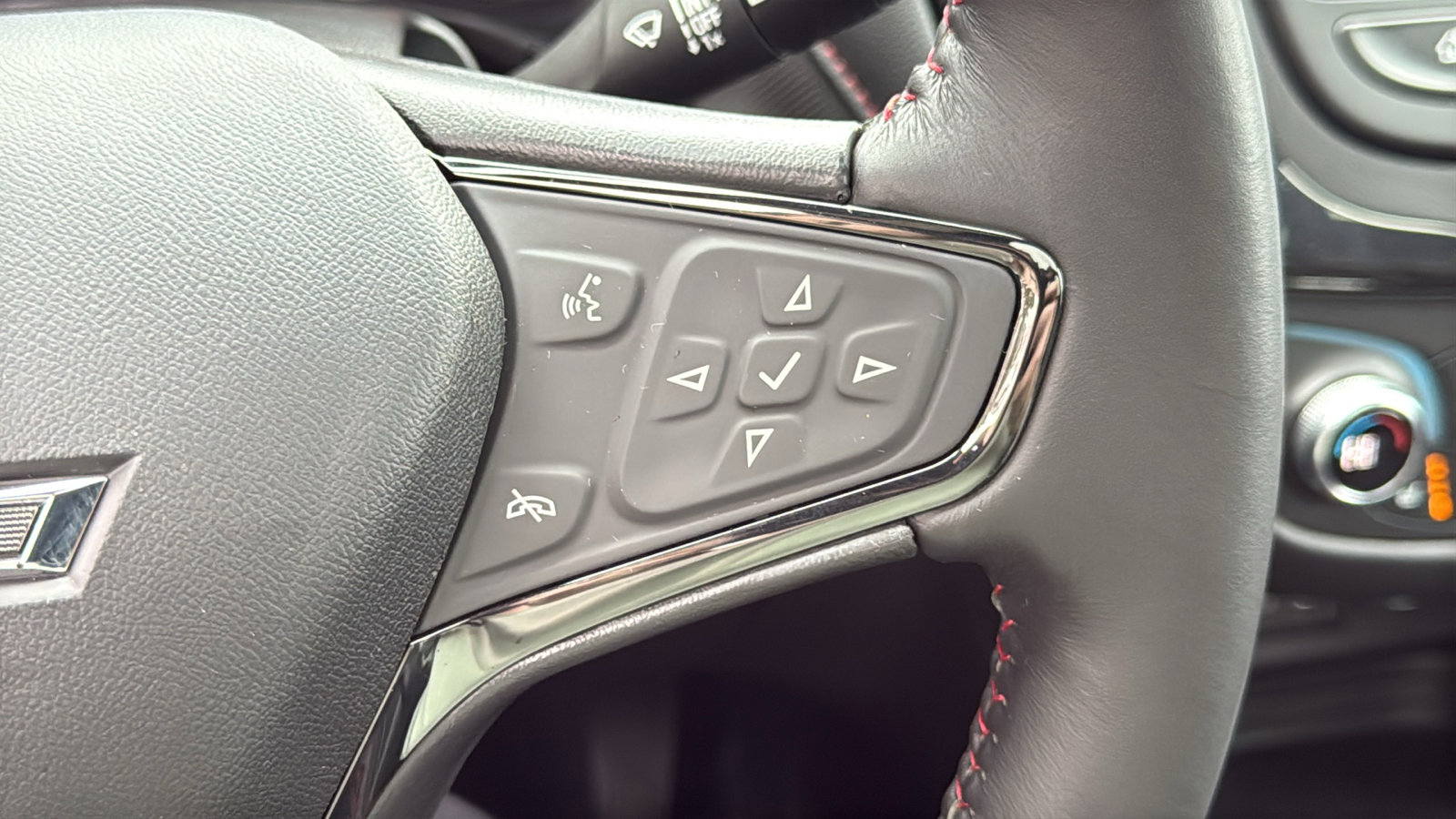 Used 2022 Chevrolet Equinox RS w/ RS Leather Package image 17