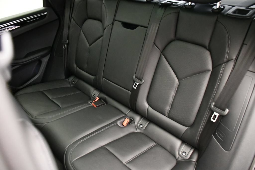 Certified 2026 Porsche Macan Turbo AWD/4WD image 45