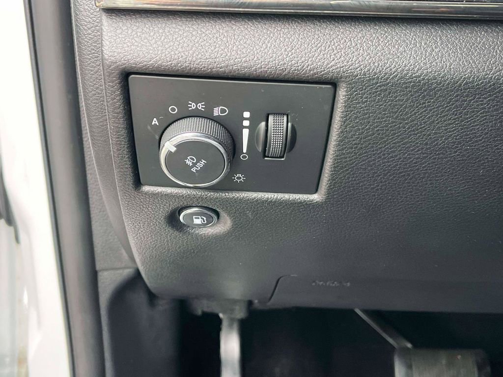 Used 2020 Jeep Grand Cherokee Limited X image 17