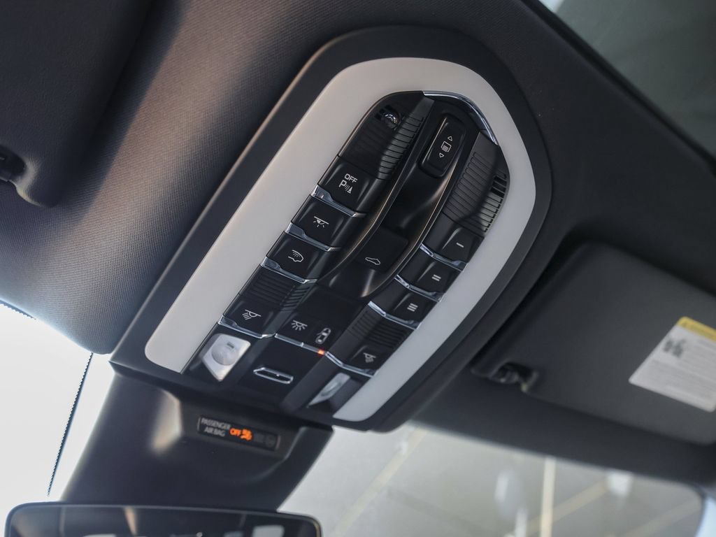 New 2025 Porsche Macan AWD/4WD image 29