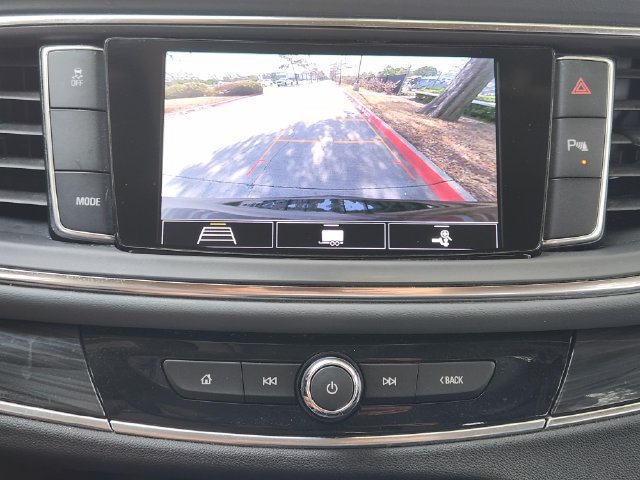 Used 2021 Buick Enclave Essence w/ Sport Touring Edition FWD image 17