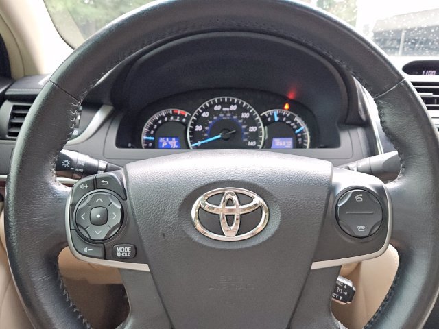 Used 2014 Toyota Camry XLE w/ Leather Package FWD image 23