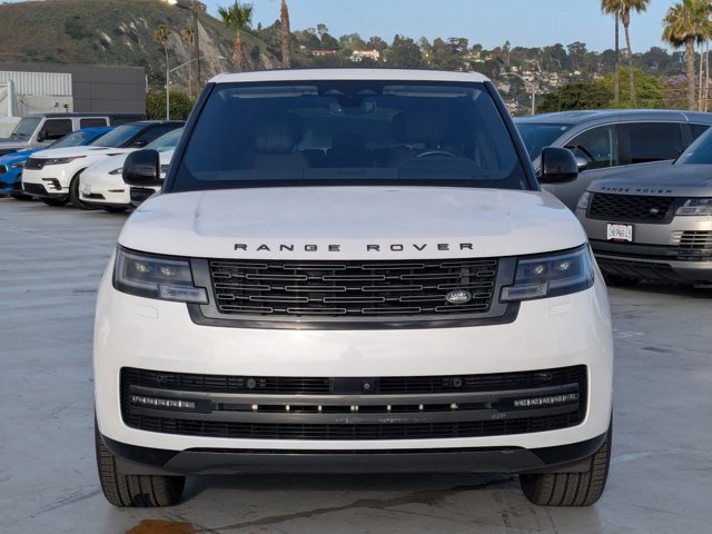 Used 2023 Land Rover Range Rover Long Wheelbase SE image 2