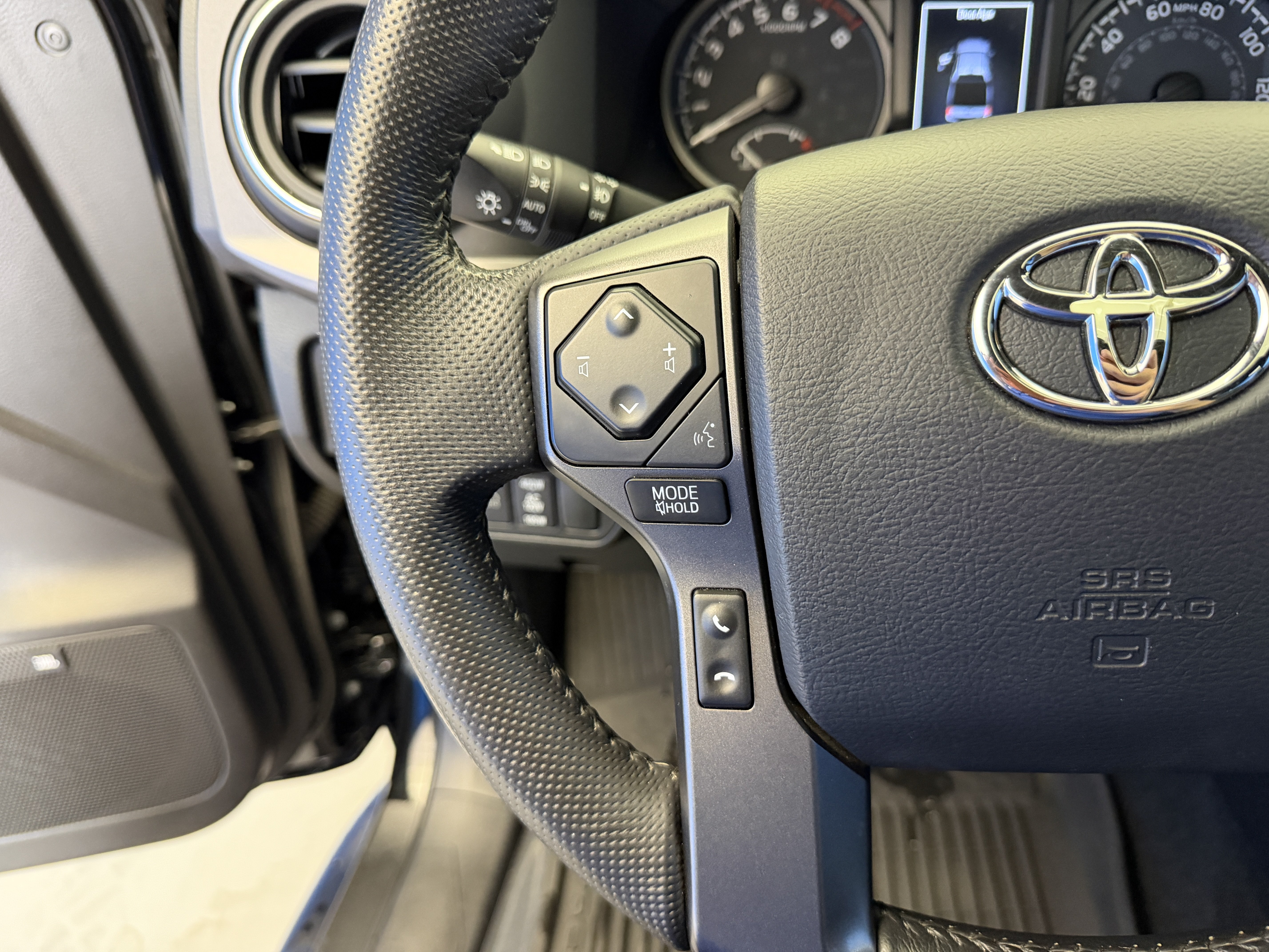 Used 2023 Toyota Tacoma TRD Sport w/ TRD Premium Sport Package AWD/4WD image 18