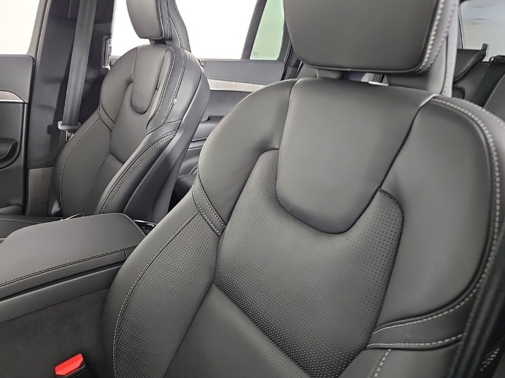 Certified 2024 Volvo XC90 T8 Ultimate w/ Lounge Package image 24