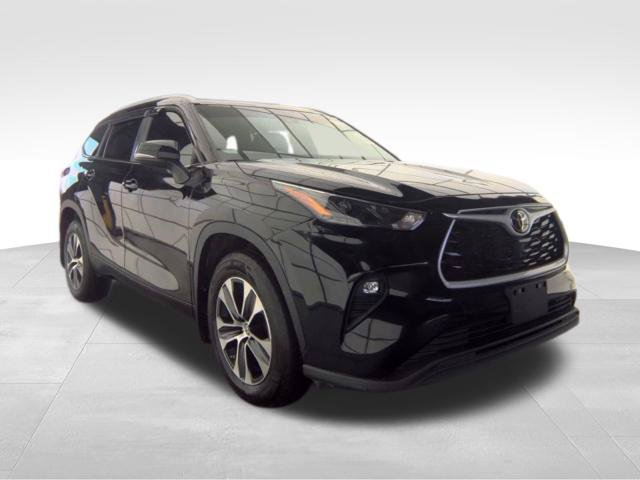 Used 2023 Toyota Highlander XLE AWD/4WD image 4