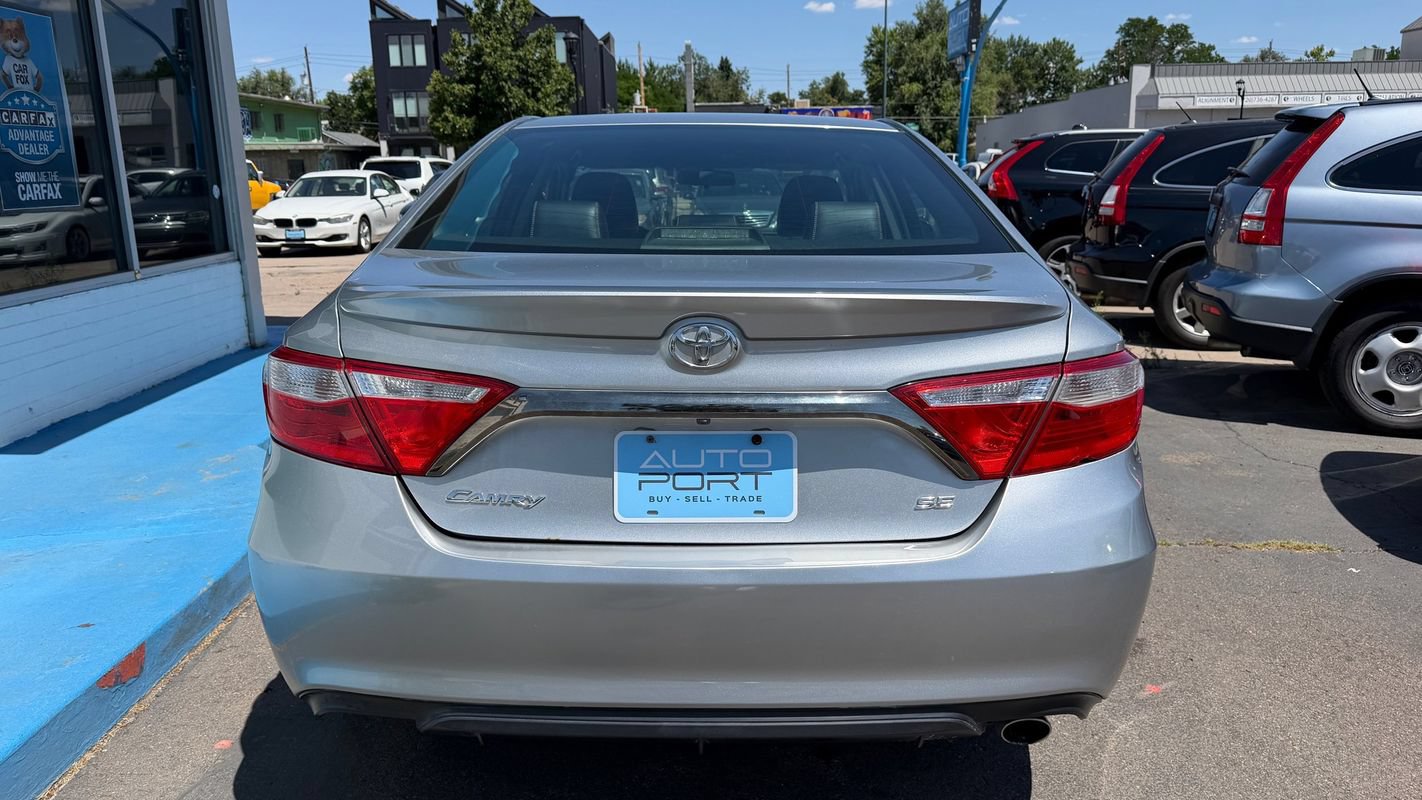 Used 2016 Toyota Camry SE FWD image 3