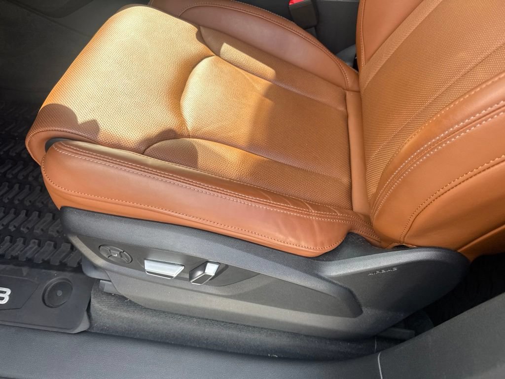 Used 2025 Audi Q8 Prestige AWD/4WD image 13