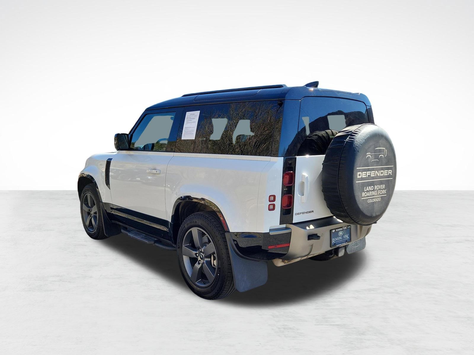 Used 2025 Land Rover Defender 90 X-Dynamic SE image 3