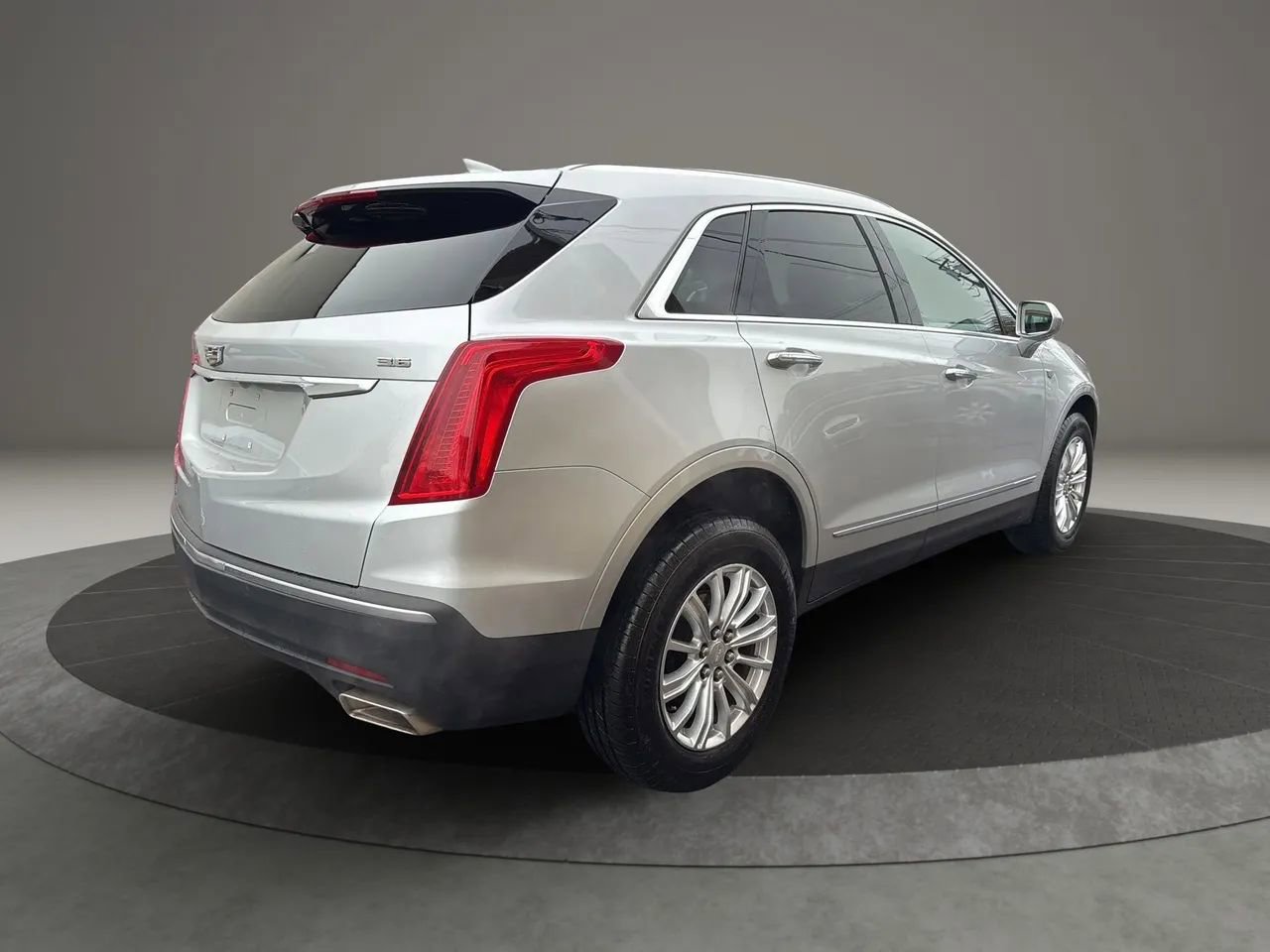 Used 2017 Cadillac XT5 FWD image 5