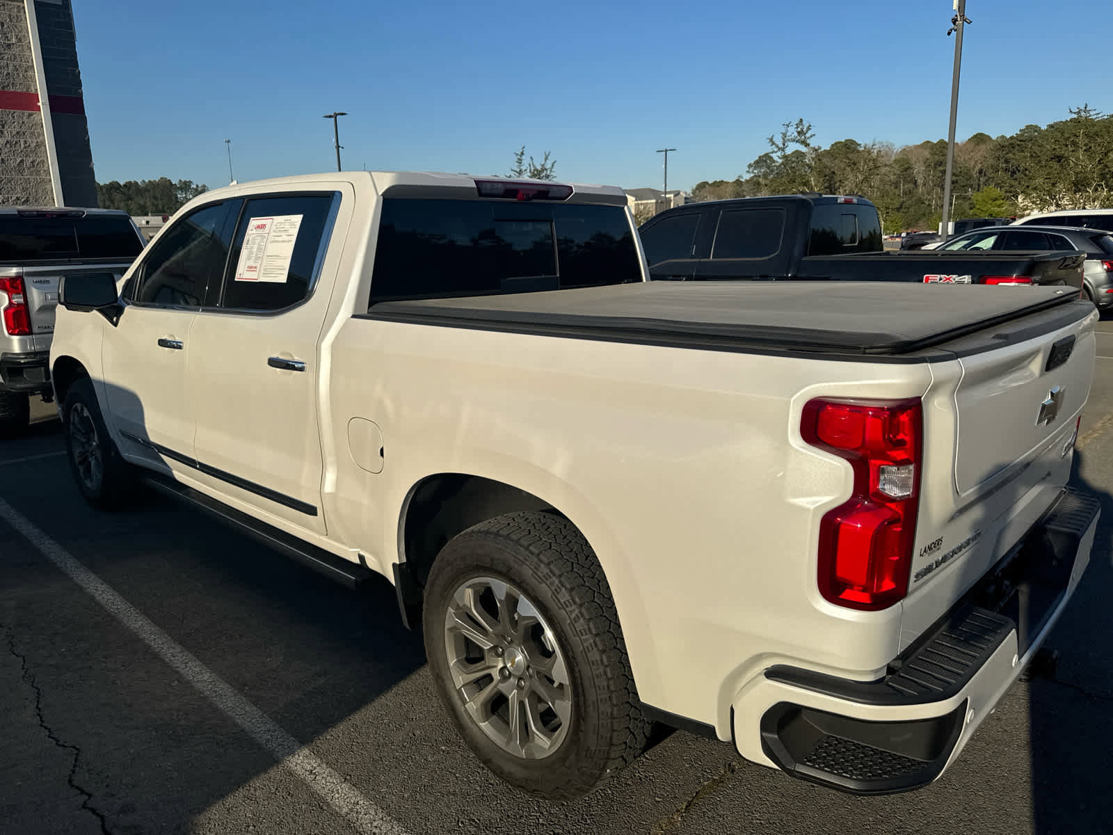 Used 2025 Chevrolet Silverado 1500 High Country w/ Technology Package image 3