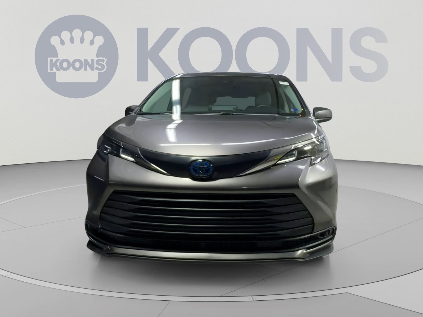 Used 2024 Toyota Sienna LE FWD image 4