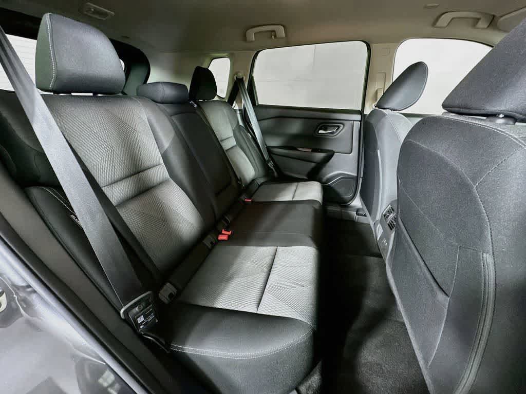 Used 2024 Nissan Rogue SV FWD image 29