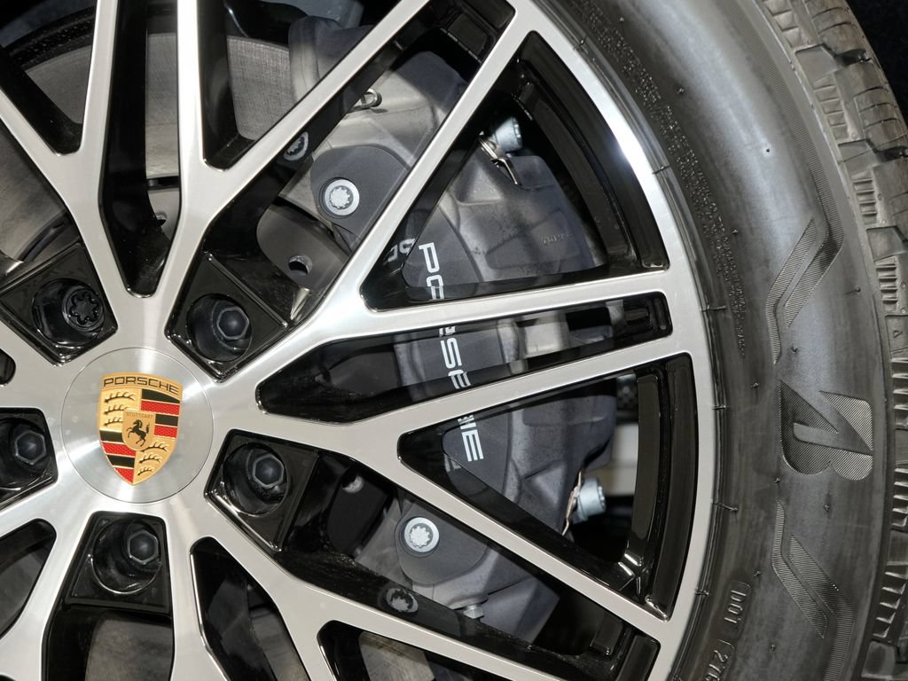 New 2026 Porsche Cayenne Coupe AWD/4WD image 14