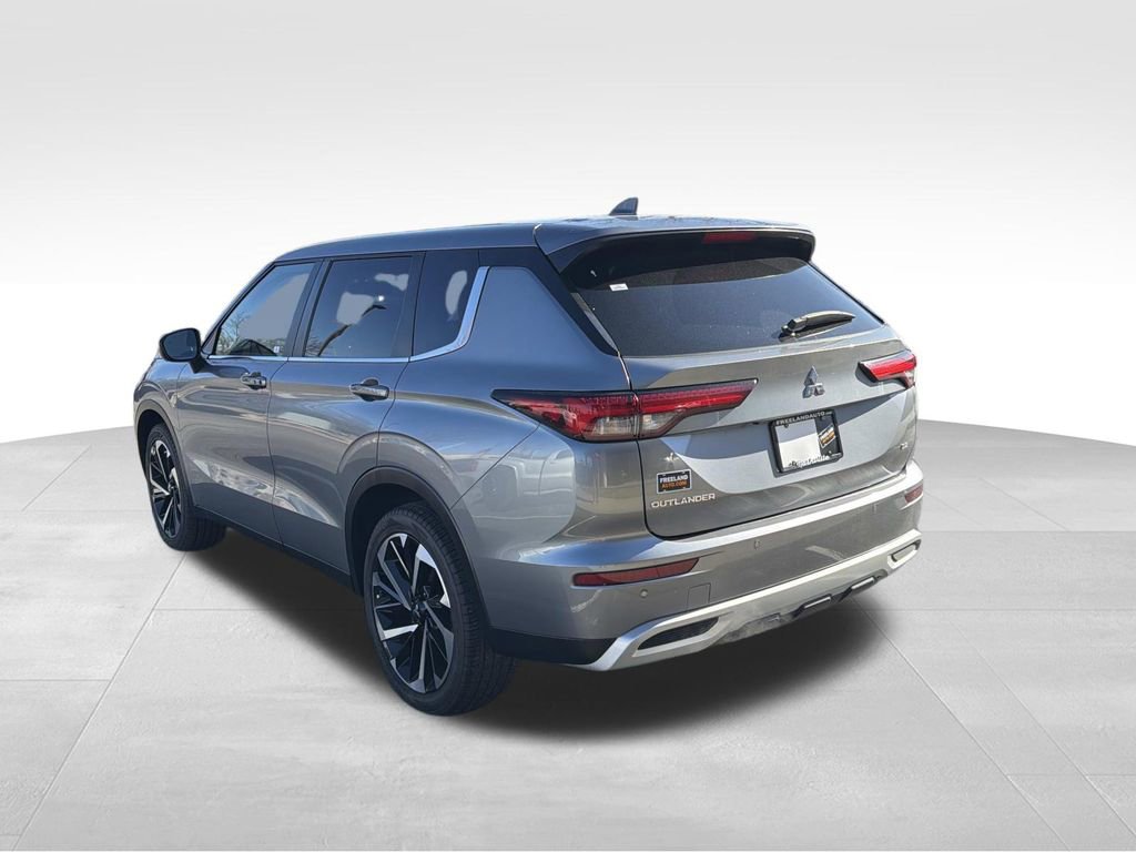 Used 2024 Mitsubishi Outlander SE image 5