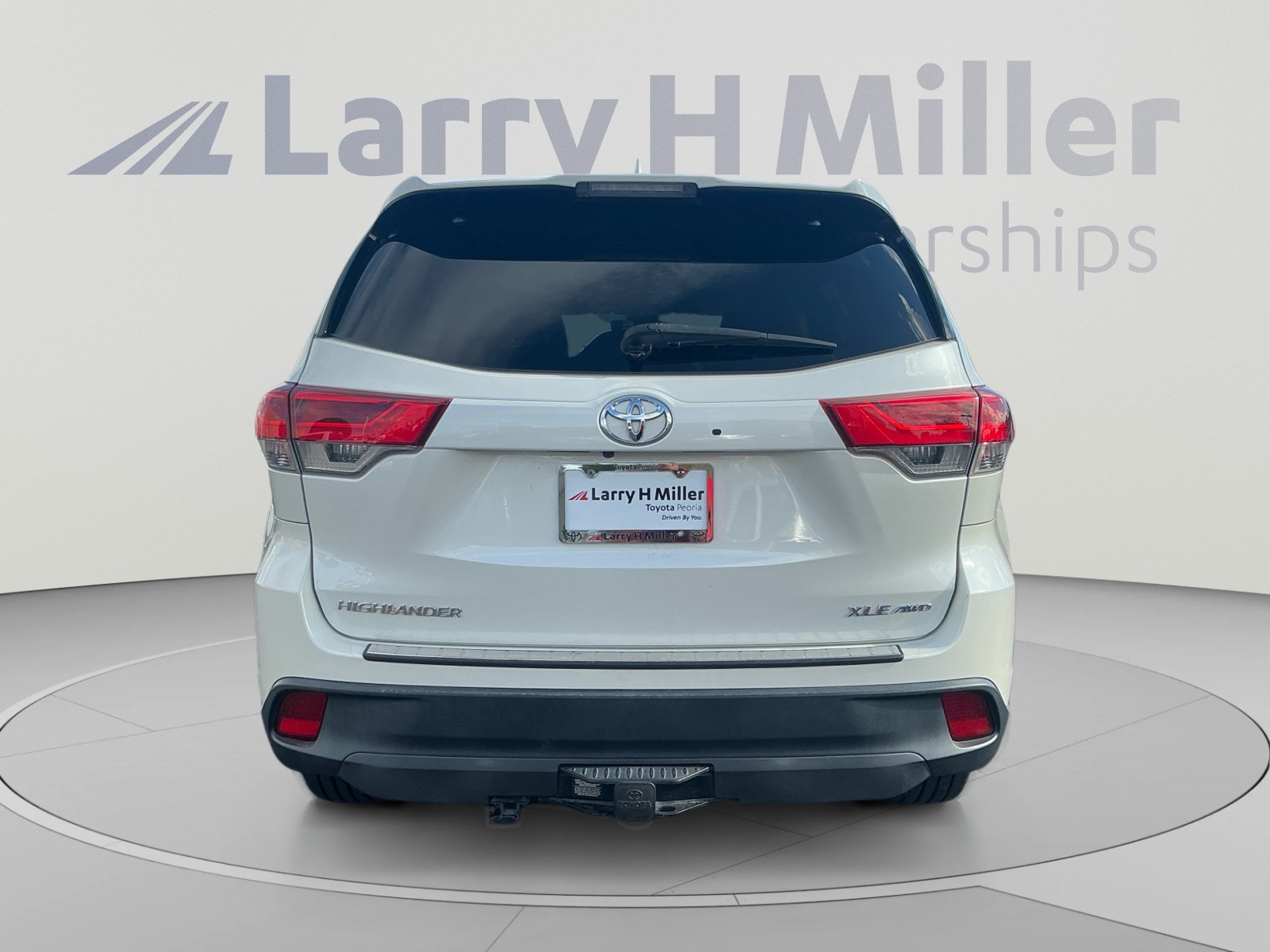Used 2017 Toyota Highlander XLE AWD/4WD image 4