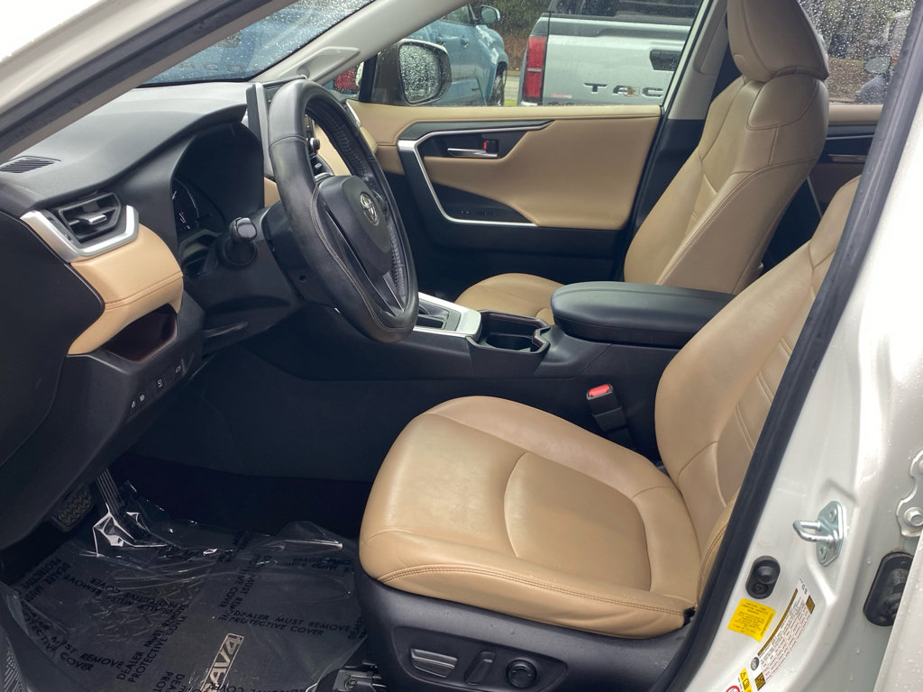 Used 2019 Toyota RAV4 Limited w/ Advanced Technology Package image 5