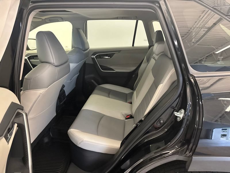 Used 2022 Toyota RAV4 XLE Premium AWD/4WD image 15