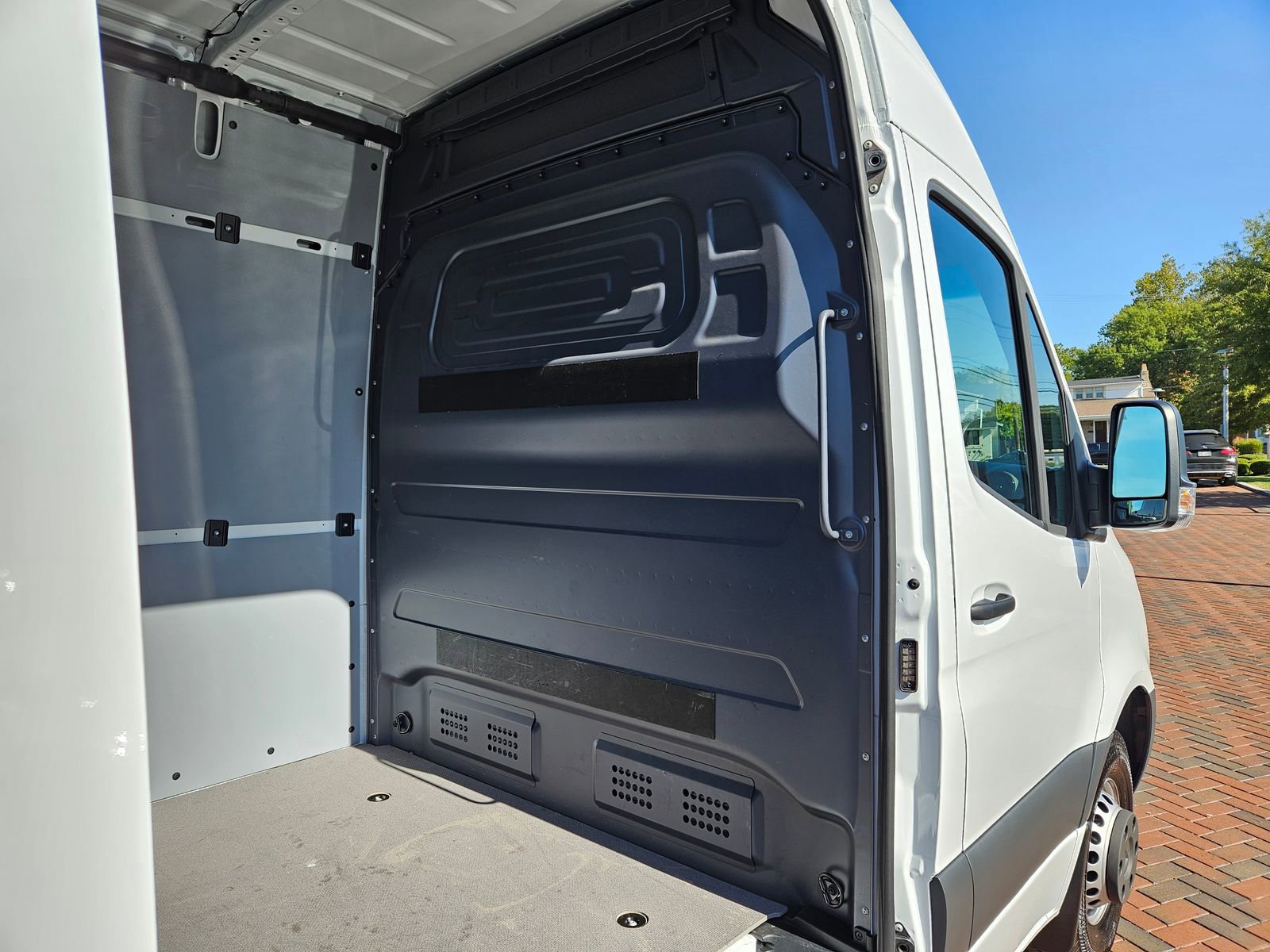 Used 2024 Mercedes-Benz Sprinter 3500 image 28