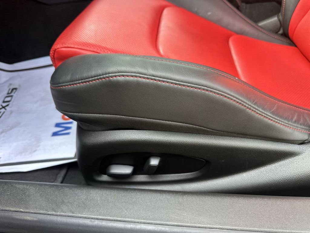 Used 2024 Chevrolet Camaro LT w/ Technology Package RWD image 12