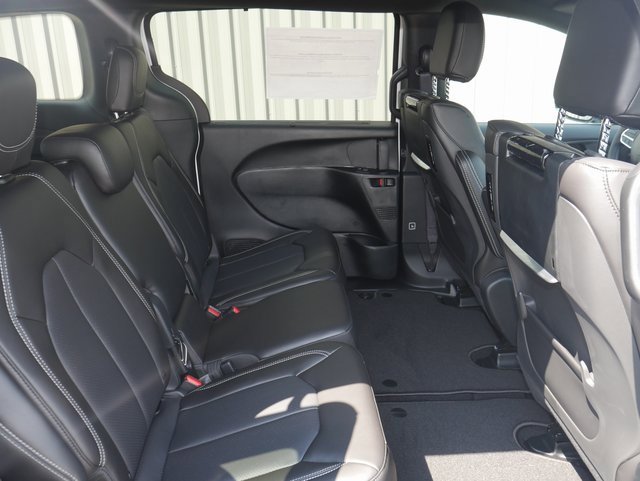 New 2026 Chrysler Pacifica Select image 29