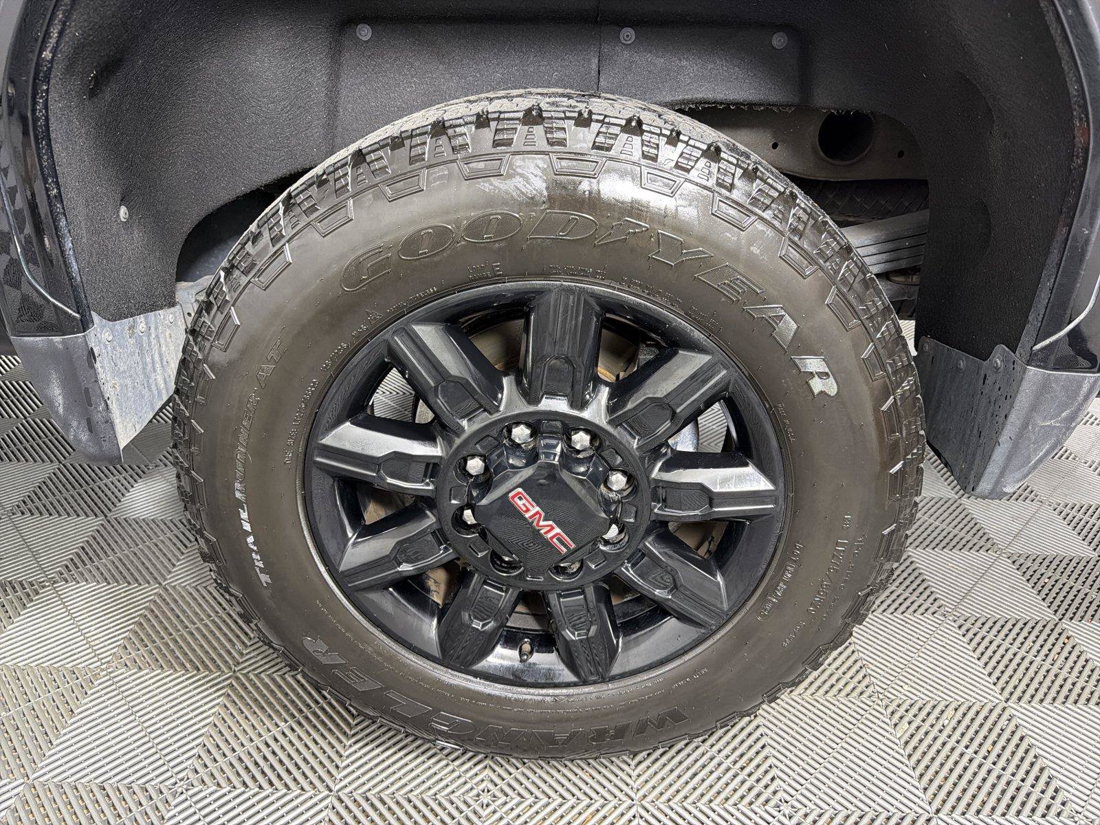 Used 2024 GMC Sierra 2500 AT4 w/ AT4 Premium Plus Package AWD/4WD image 18